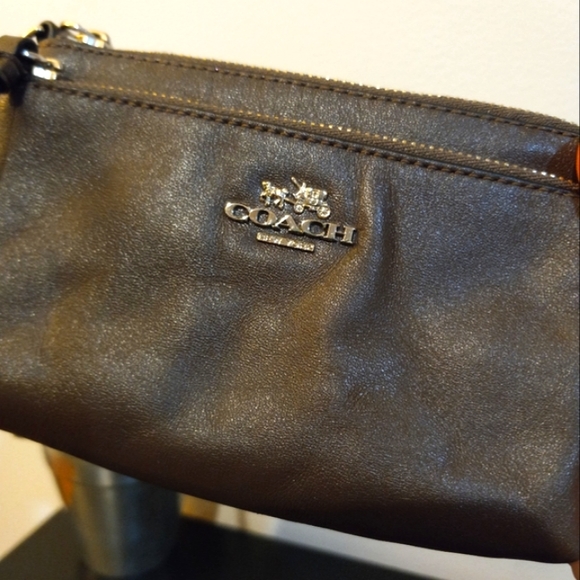 Coach wristlet - Picture 2 of 13